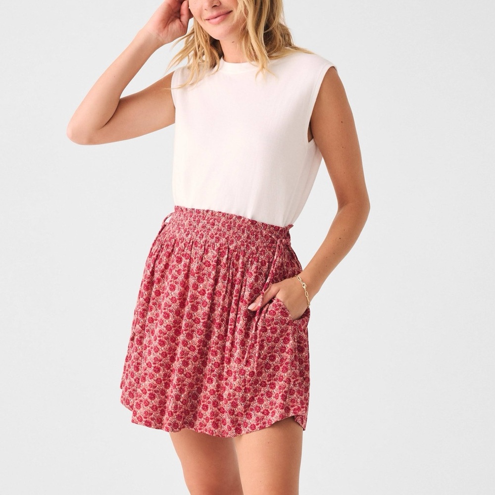 Faherty Emery smocked floral skirt size medium red smocked bohemian beach mini